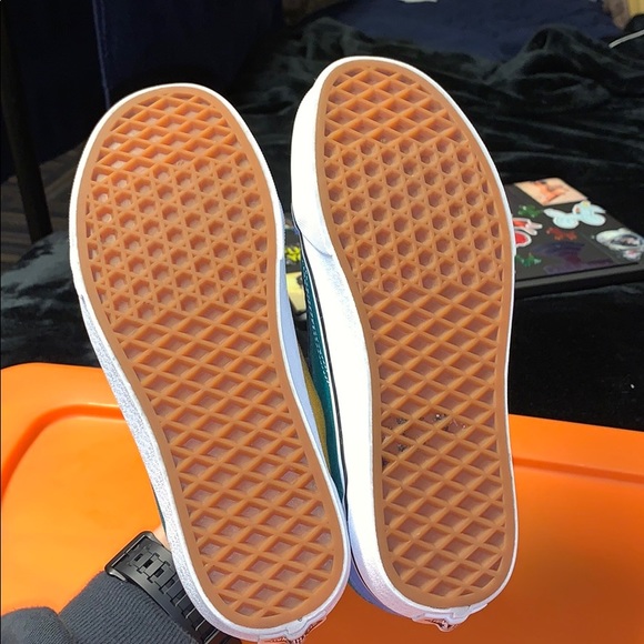 Vans - Picture 2 of 9